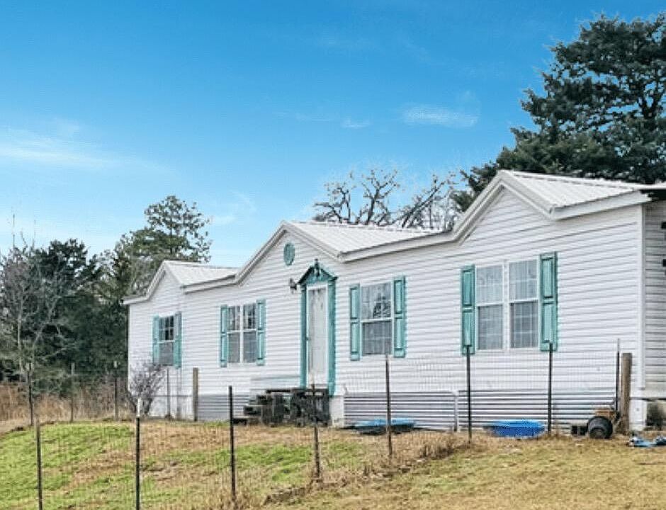 1st image of 15 Lemay Ln