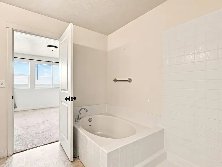 1084 W Chimney Pass Dr #MAIN — Photo 7