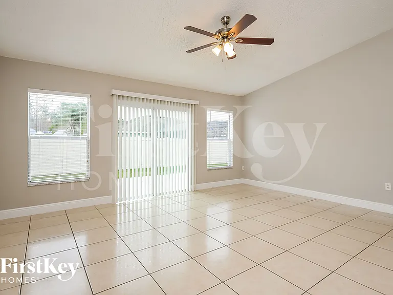 2421 Regent Way — Photo 3