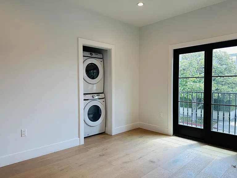 1105 S Sherbourne Dr #4 — Photo 6