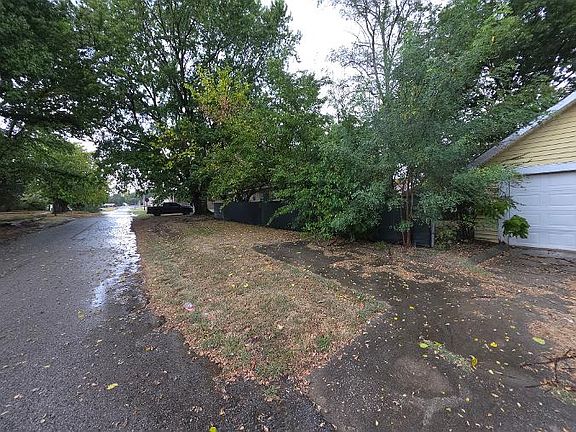 4th image of 128 S 4th St