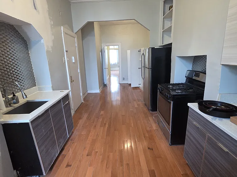 745 Park Ave #1B — Photo 1