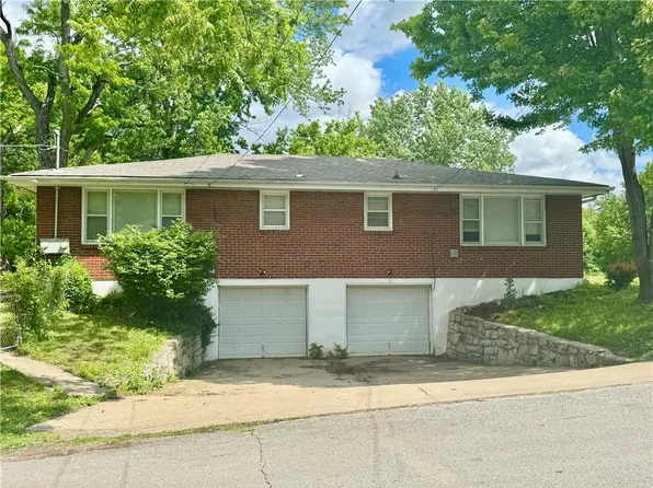 11122 E 20th St S, Independence, MO 64052