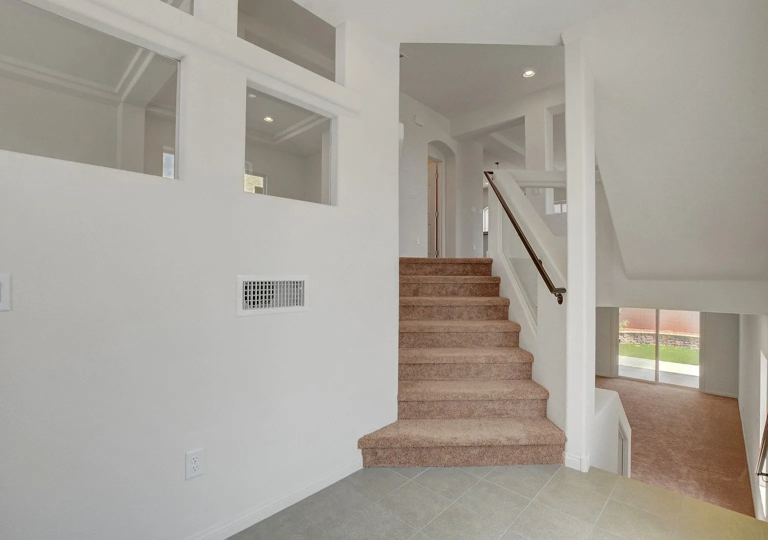 HUGE 3 Story, 5 Bedroom Home in the Southwest! — Photo 2