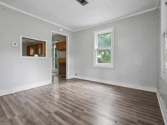 5th image of 2434 N Pickwick Avenue