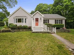 27 Norfolk Ave, Medway, MA 02053