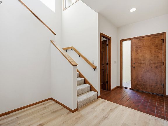 2nd image of 587 Wimbledon Ct