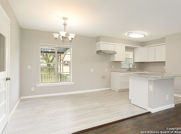 5th image of 235 Antrim Dr