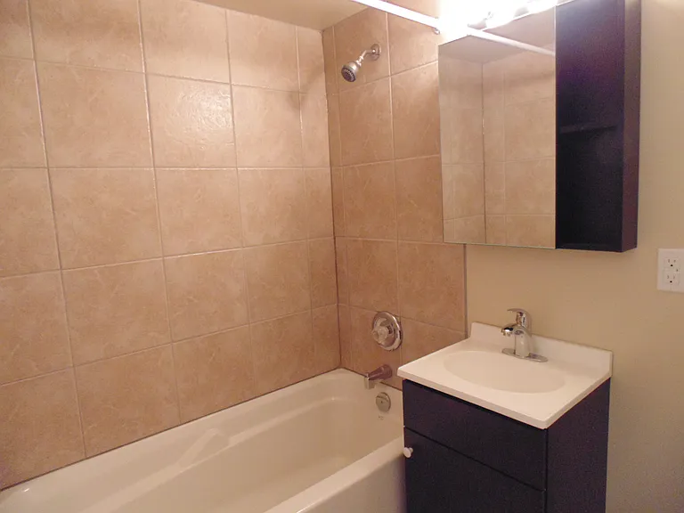 160 Johnson Ave W #1 — Photo 9
