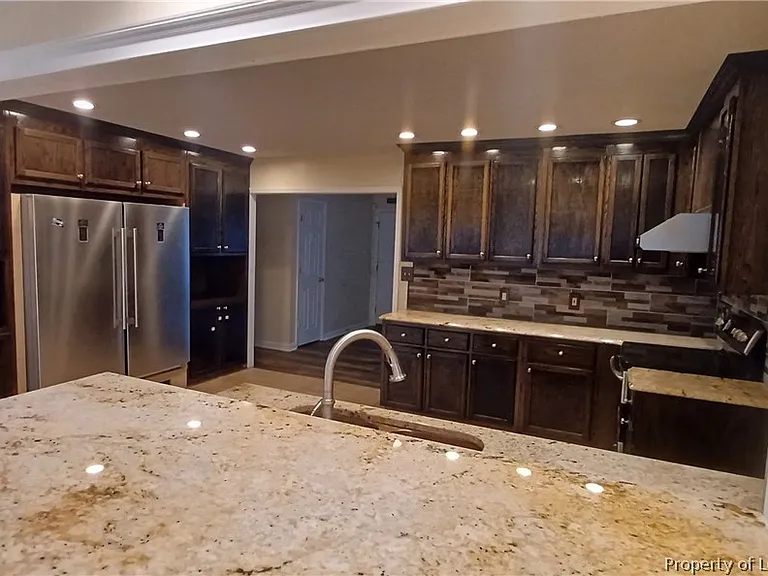 211 Sheffield Ct — Photo 3