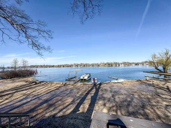 13010 Fenton Sq, Fenton, MI 48430
