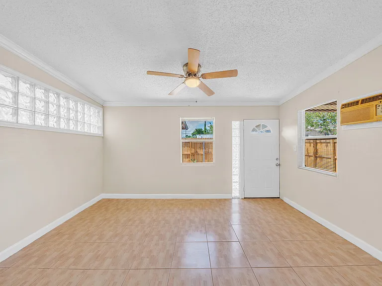 221 NW 43rd Pl — Photo 29