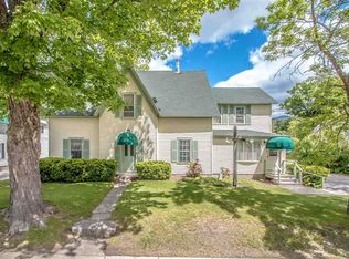58 Mechanic St, North Conway, NH 03860
