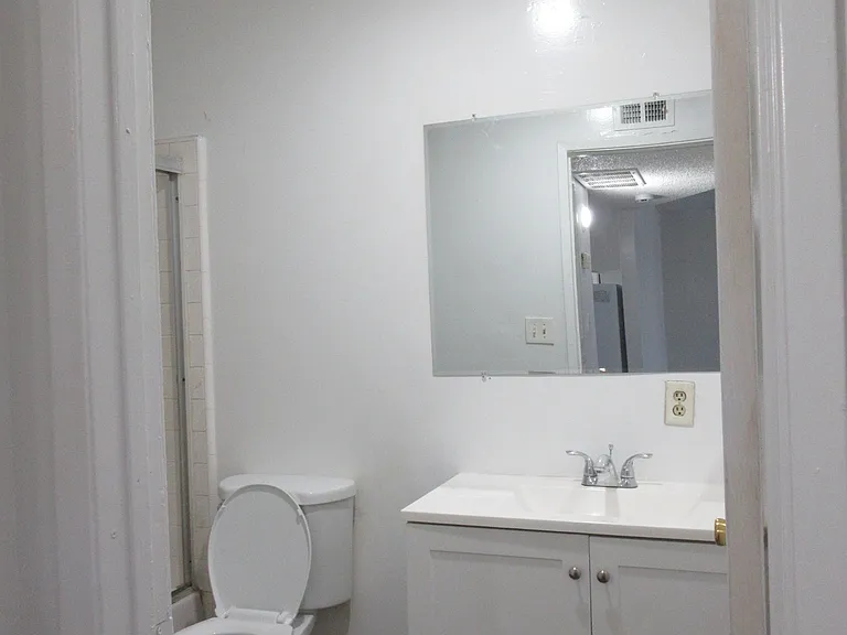 2132 W Princeton Ave #E — Photo 10