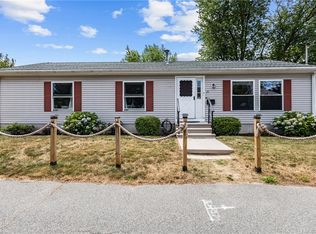 21 Willow St, Riverside, RI 02915