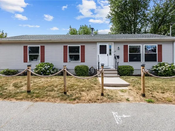 21 Willow St, Riverside, RI 02915