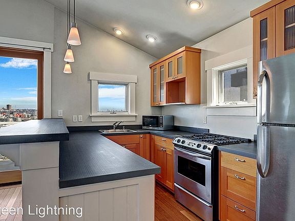 3rd image of 2508 Dexter Ave N APT A