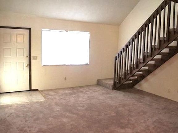 3rd image of 818 White Oak Dr APT 4