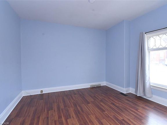 4th image of 261 Prospect St S