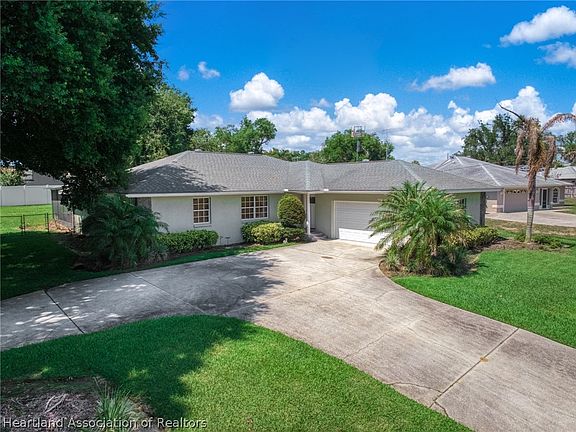 2nd image of 2830 Lakeview Dr