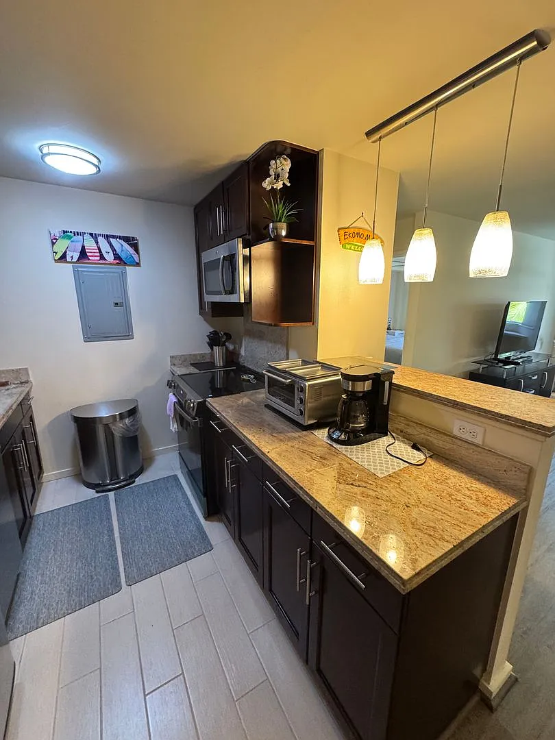Fully-Furnished 2 Bedroom, 2 Bathroom, 1 Parking at The Cove in Waikiki ! — Photo 4