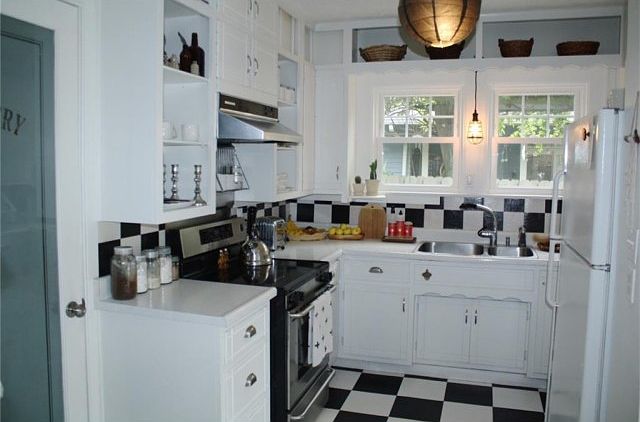 2nd image of 305 N Ridgeview Dr