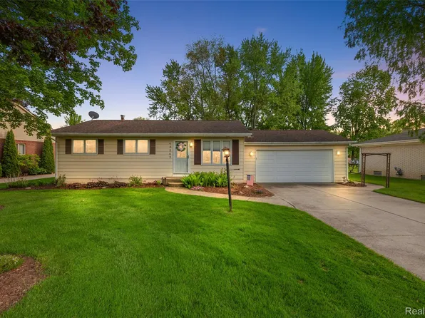 48242 Forbes Dr, Chesterfield, MI 48047