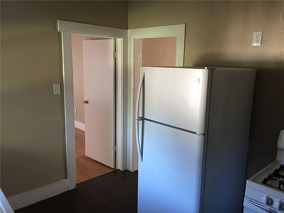 2nd image of 533 Ross Ave