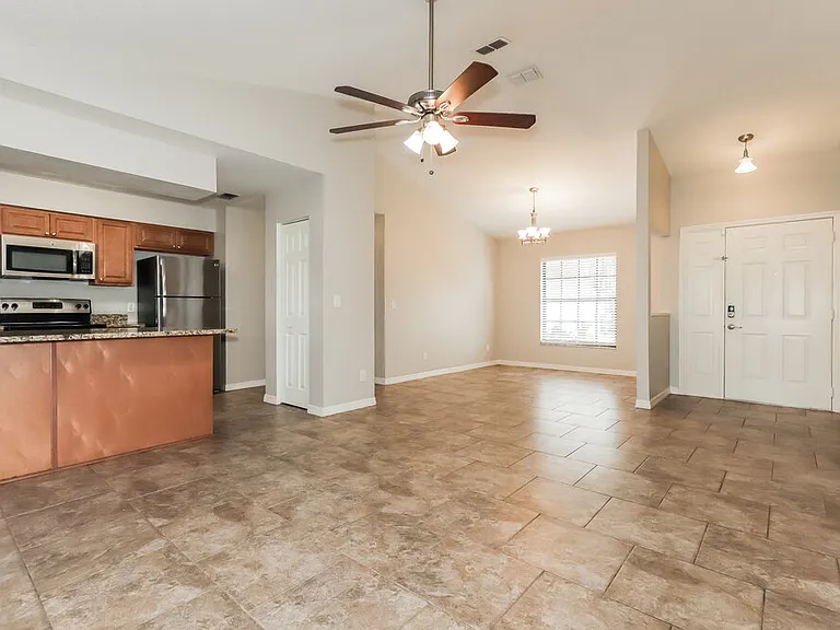 801 Cambridge Way — Photo 3