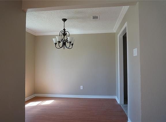 4th image of 421 Colonial Dr