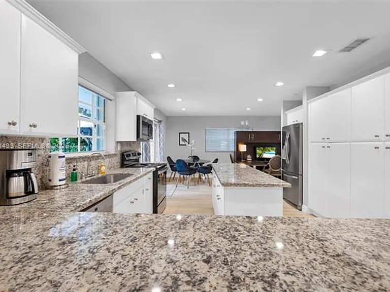 7711 Coquina Dr — Photo 12