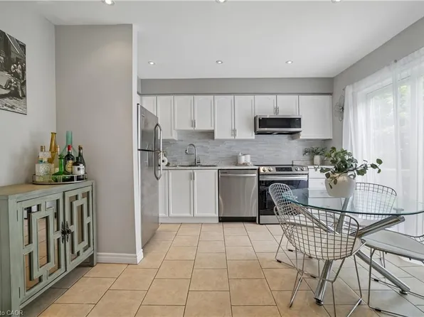 39 Pinewoods Dr #35, Hamilton, ON L8J 3Z3