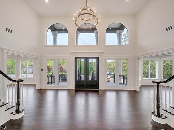 5th image of 19 Amira Ln
