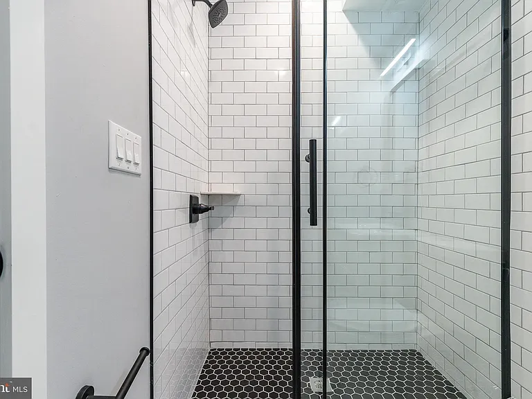 2821 Livingston St #1 — Photo 13