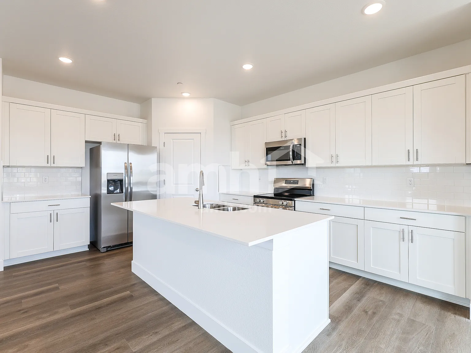 4 bed, 2.5 bath, 2245 sqft, $2,835 — Photo 3