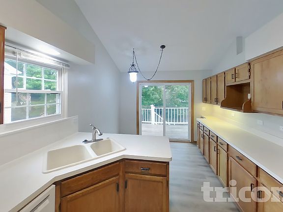 4th image of 1652 Warrington Ln
