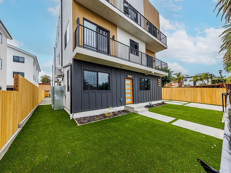2026 Luxury 3, 4 & 5 Bed Townhomes — Photo 3