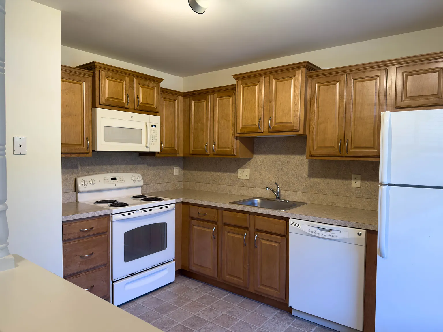 2 bed, 2.5 bath, 1500 sqft, $1,795 — Photo 2