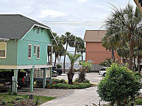 4th image of 113 Easy Street --summer House