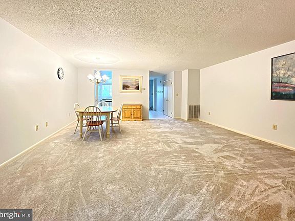 4th image of 821C Westwood Ave #11