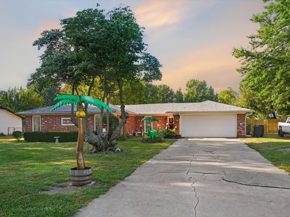 1206 Kemp Drive, Bolivar, MO 65613