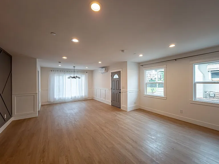 Newly Renovated 4BR Lamanda Park Units! — Photo 21