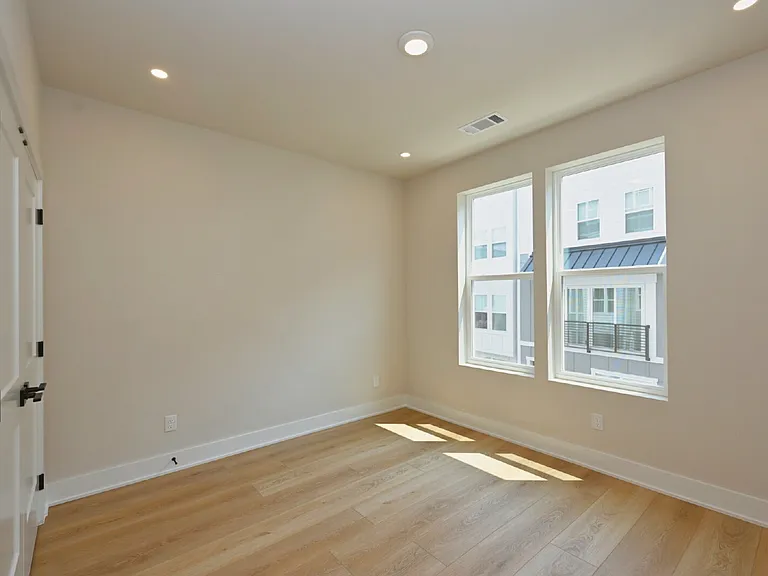 126 Zola Aly — Photo 38