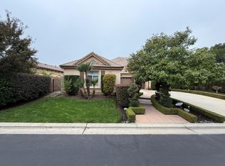 10637 N Lochmoor Ln, Fresno, CA