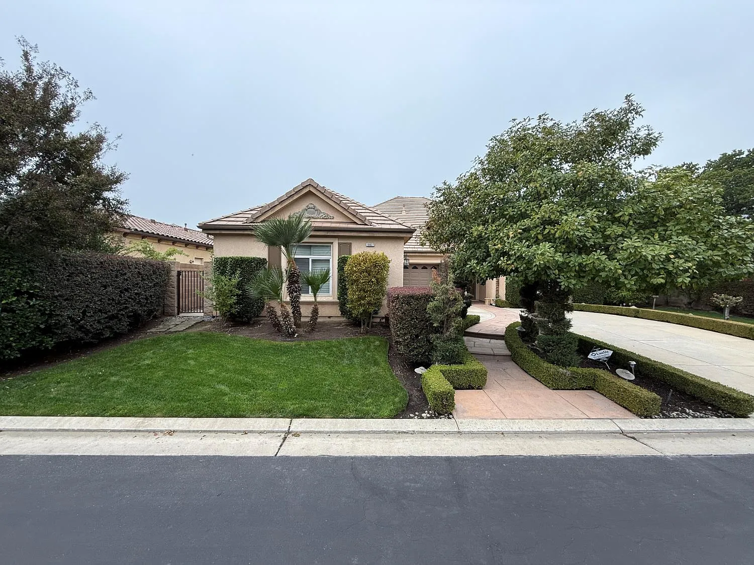 10637 N Lochmoor Ln photo 1