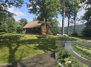 1247 Delaware Dr, Matamoras, PA 18336