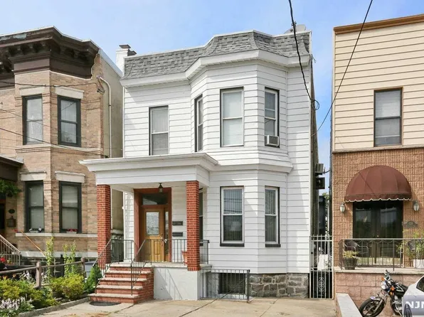 130 Highpoint Ave, Weehawken, NJ 07086