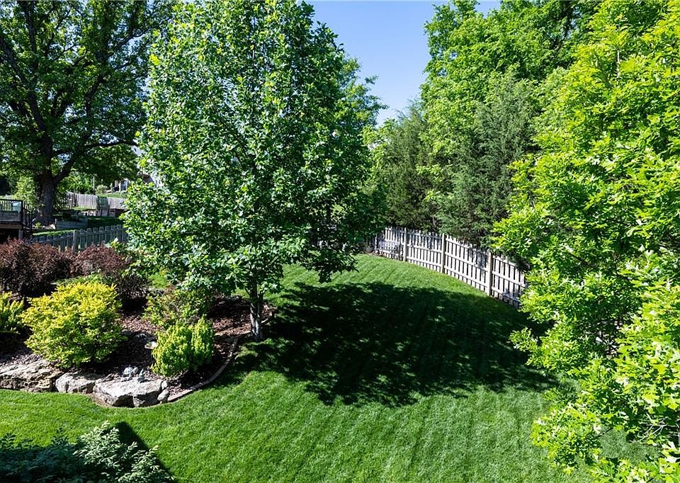 1st image of 7100 Woodland Dr