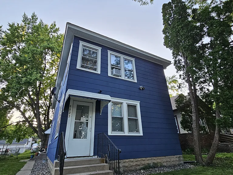 3023 Queen Ave N — Photo 2