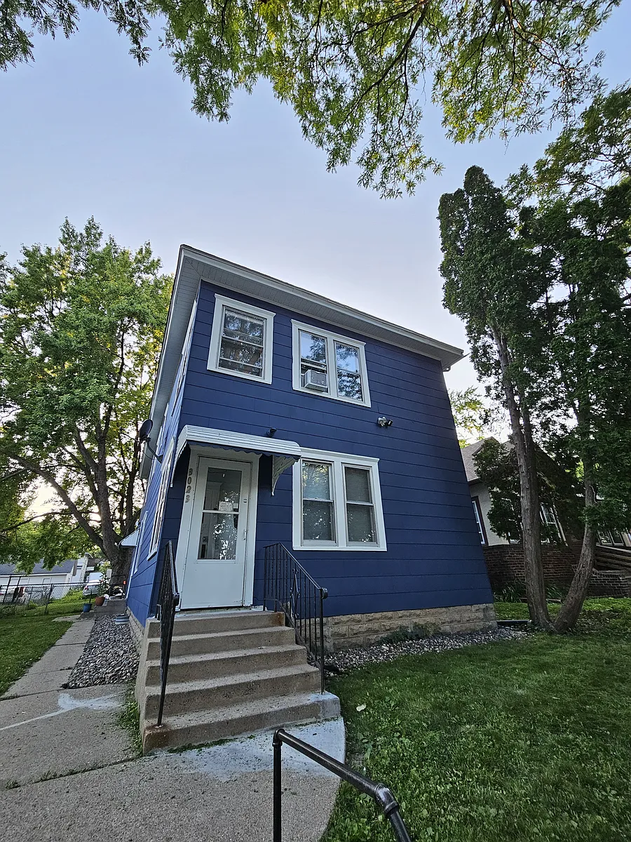 Building Photo - 3023 Queen Ave N